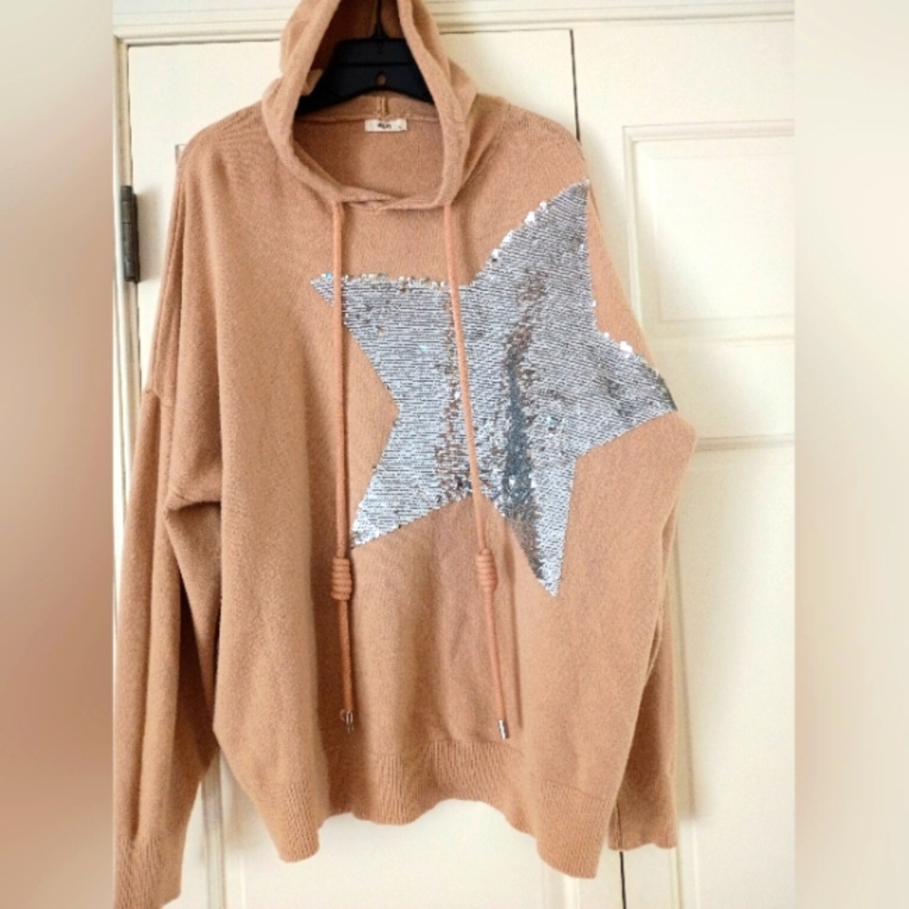 MOEWY Tan Sequin Star Hoodie hoodie swaeter.Fit XL or XXL